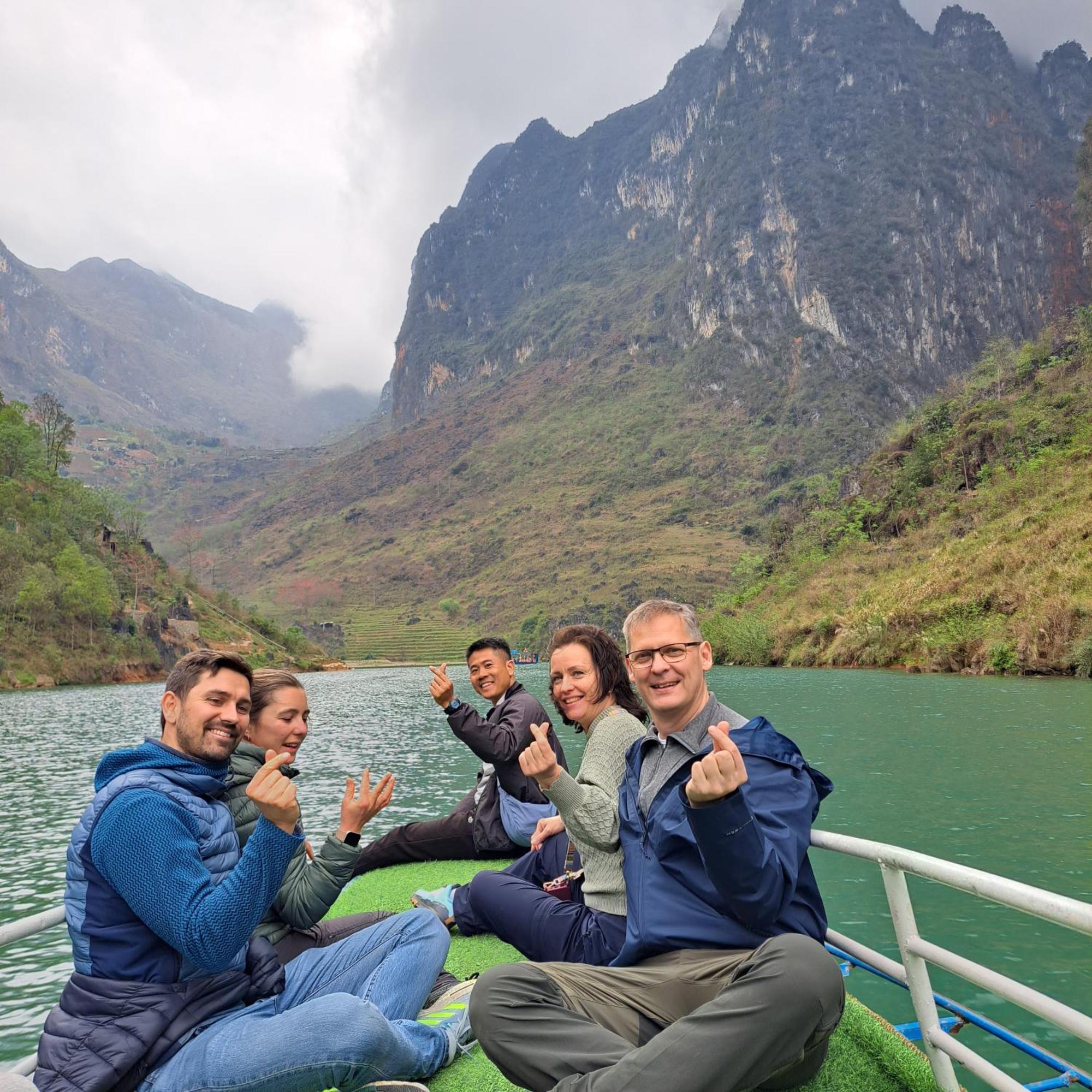 Homestay Field - Bungalow, Ha Giang Loop Tour, Motorbikes Rental Exterior foto