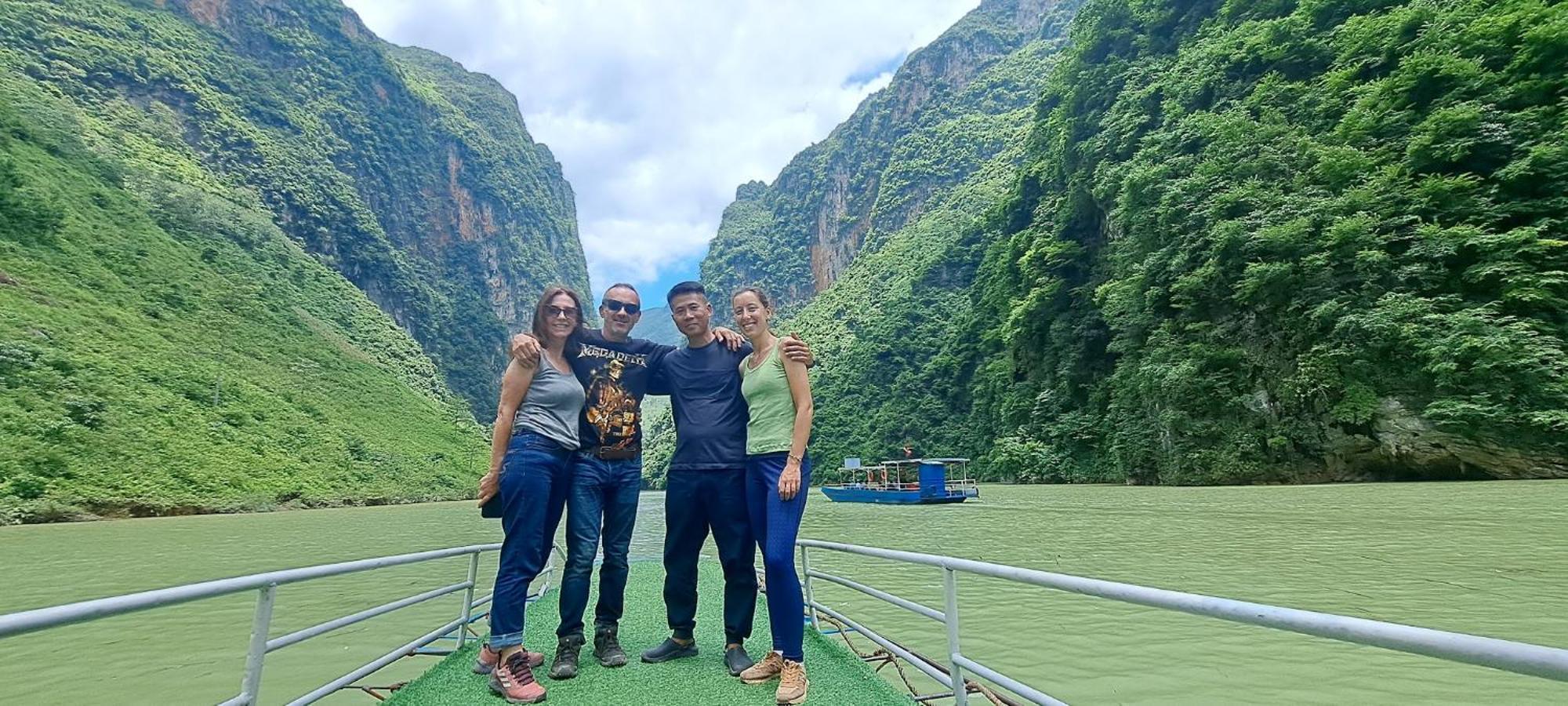 Homestay Field - Bungalow, Ha Giang Loop Tour, Motorbikes Rental Exterior foto